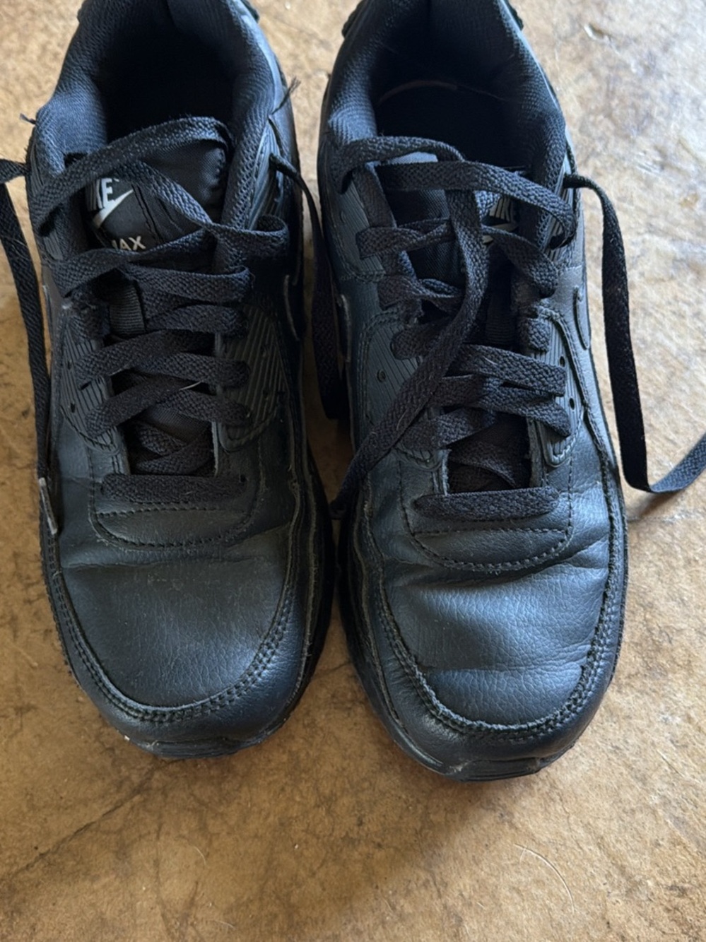 Nike Men’s Black Low-Top Athletic Sneakers